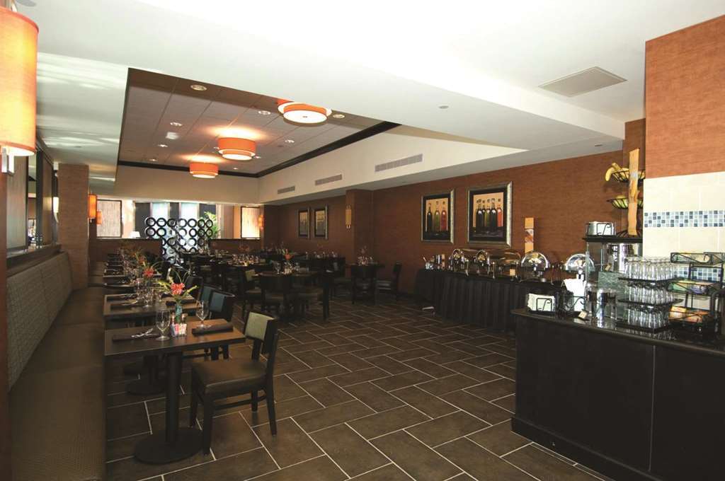 Doubletree Suites By Hilton Bentonville Restaurant photo